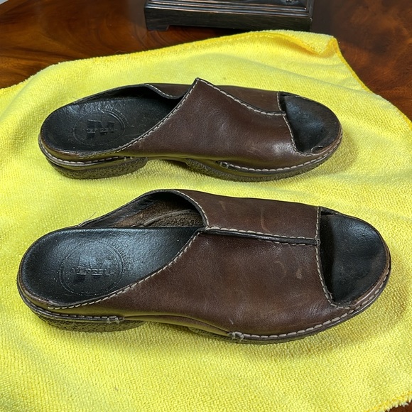 Merrill sandals. Well broke in. Size 7. Brown - Picture 6 of 16